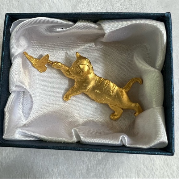 Vintage Jewelry - J Jonette Kitty Cat Butterfly Brooch Gold-toned pin 2 3/4”